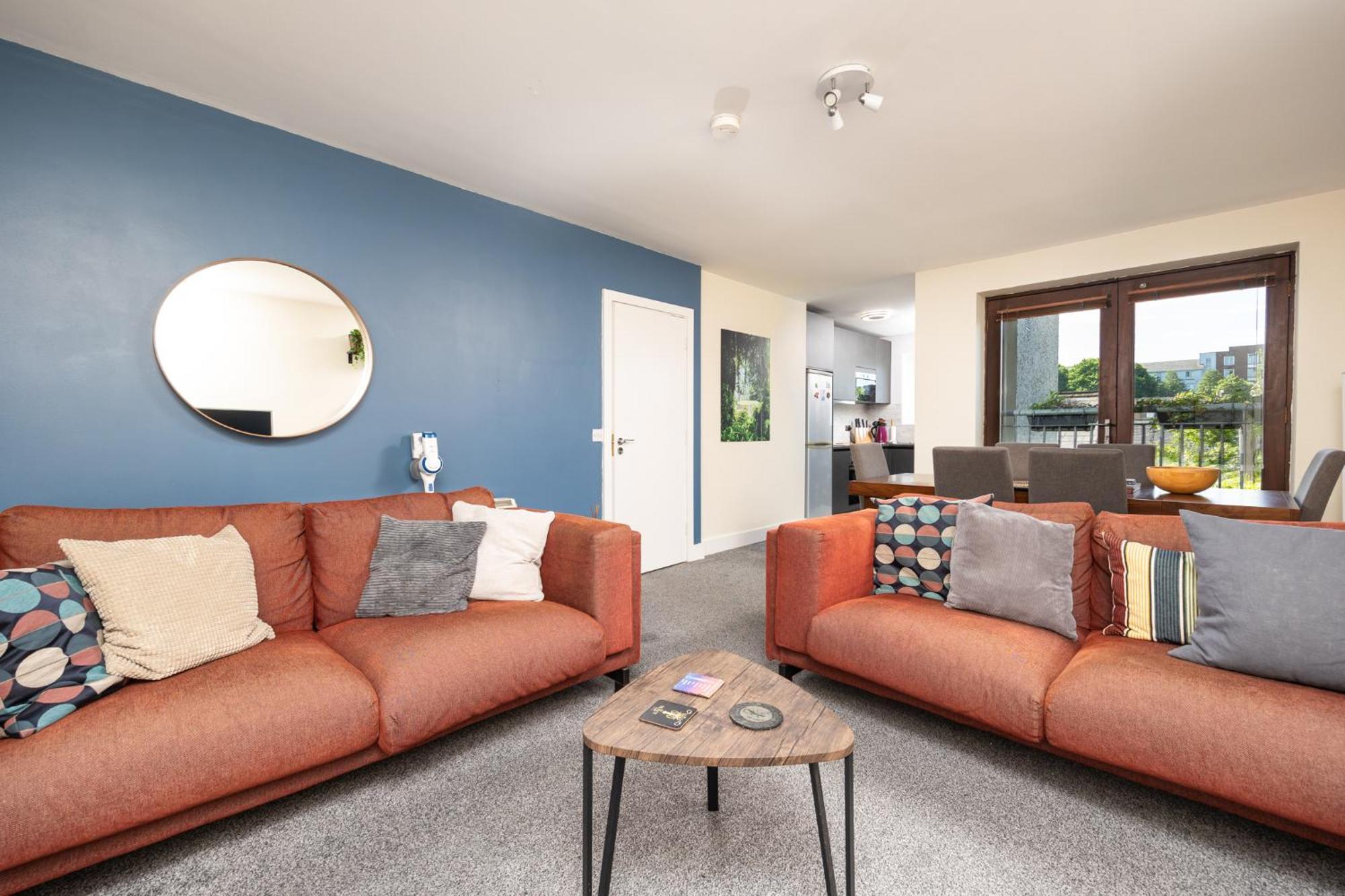 2 Bed Near Heuston Station Apartment