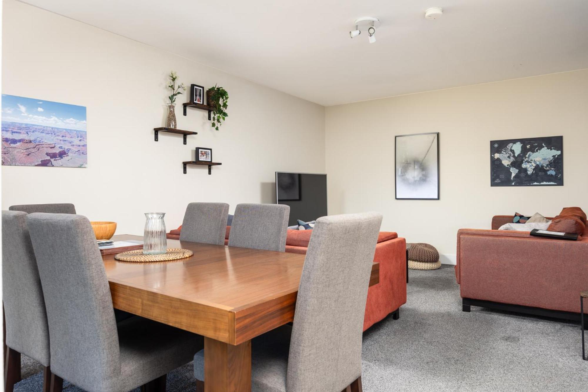 2 Bed Near Heuston Station Apartment *